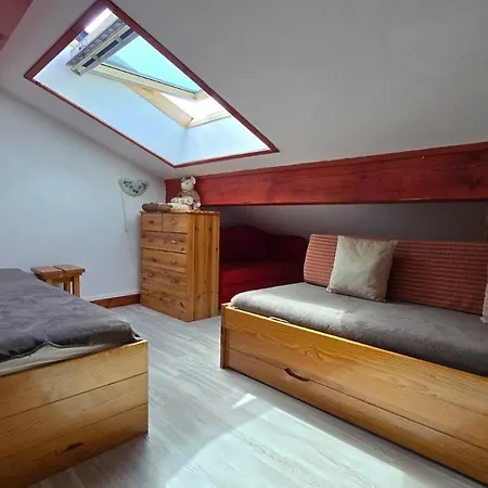 Les Saisies Central: Spacious Near Lifts Apartment